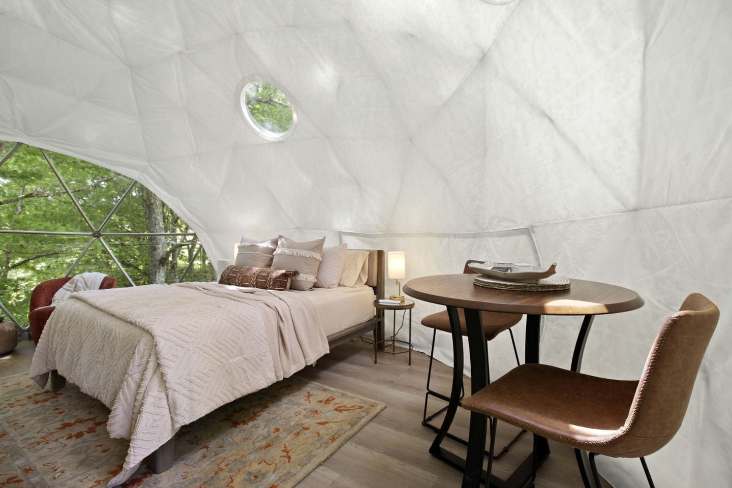 1 bedroom, desk, WiFi, bed sheets