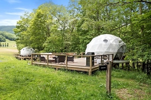Outdoor dining - Gorgeous Dome with Breathtaking Landscape Views in North Carolina (Creston)