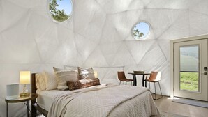 1 bedroom, desk, WiFi, bed sheets