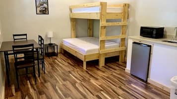 1 bedroom, desk, WiFi, bed sheets