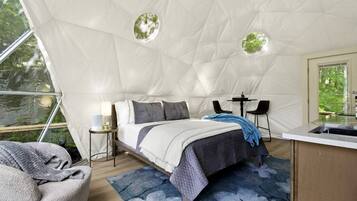 1 bedroom, desk, WiFi, bed sheets