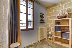 Interior - Guest Room 'Porte Saint-Louis - Pilgrims' with Shared Pool, Terrace & Wi-Fi (Vauvert)