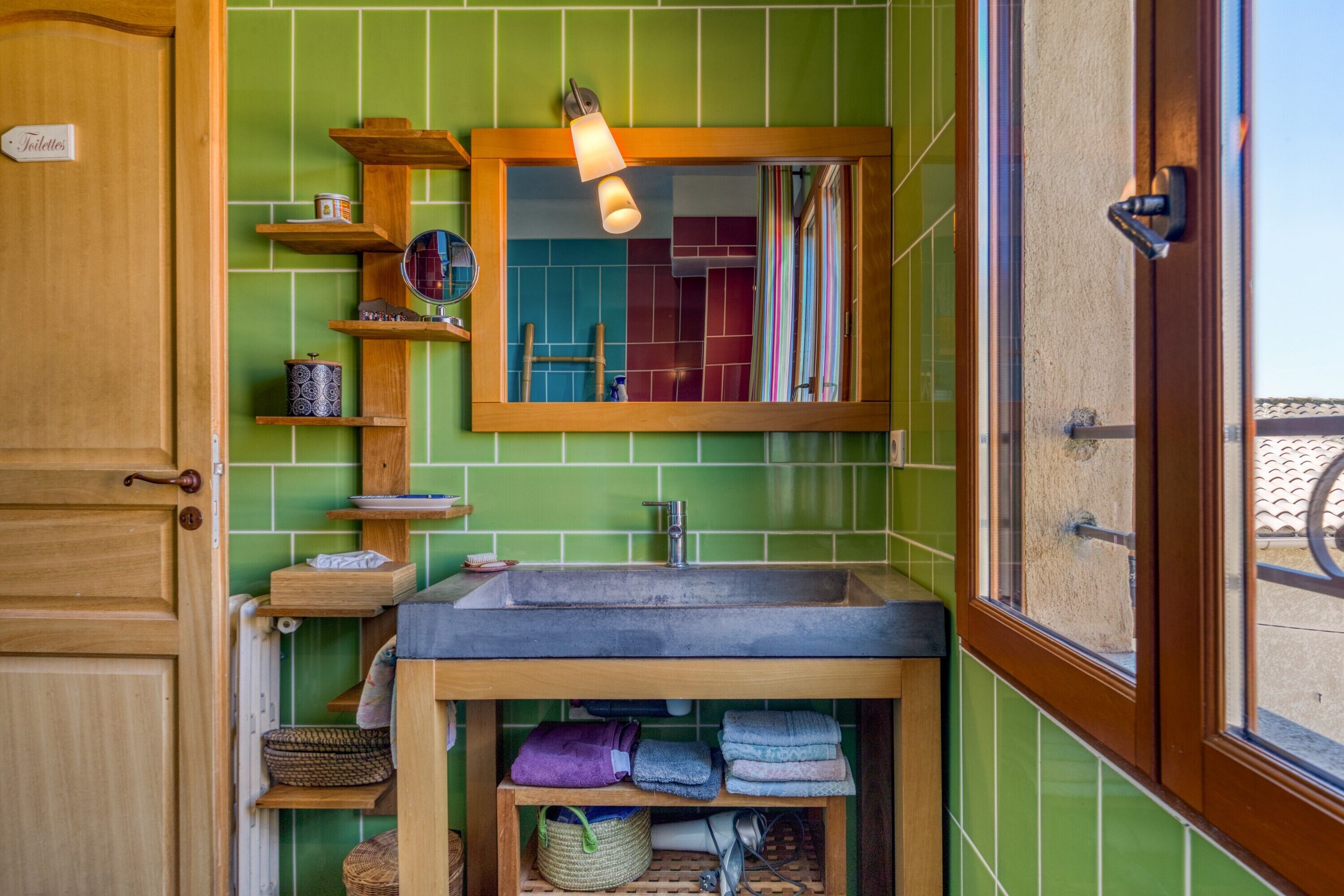 Douche, serviettes fournies