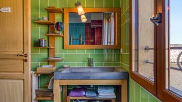 Douche, serviettes fournies