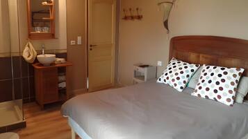 1 chambre, fer et planche Ă repasser, Wi-Fi, draps fournis