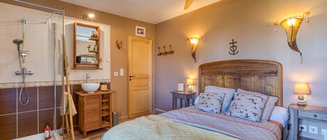 1 chambre, fer et planche Ă repasser, Wi-Fi, draps fournis