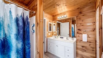 Jetted tub, hair dryer, towels