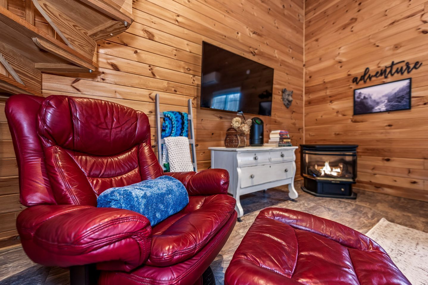 TV, fireplace
