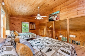 Room - Secluded Cozy Wooden Cabin in Fort Payne, Alabama (Fort Payne)