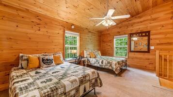 2 bedrooms, desk, iron/ironing board, WiFi