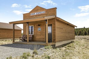 Exterior - Old West Escapes, Pony Express in Island Park, ID (Island Park)