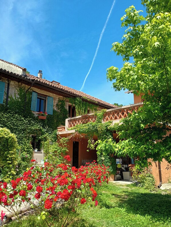 المنشأة من الخارج