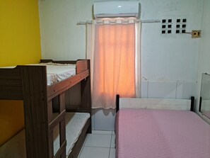 4 عدّة غرف نوم وواي فاي وملاءات أسرّة