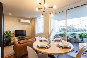 Dining - Porto Gallery District Escape | Central Retreat (Porto)