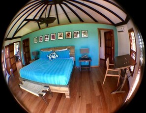 2 bedrooms, desk, iron/ironing board, WiFi