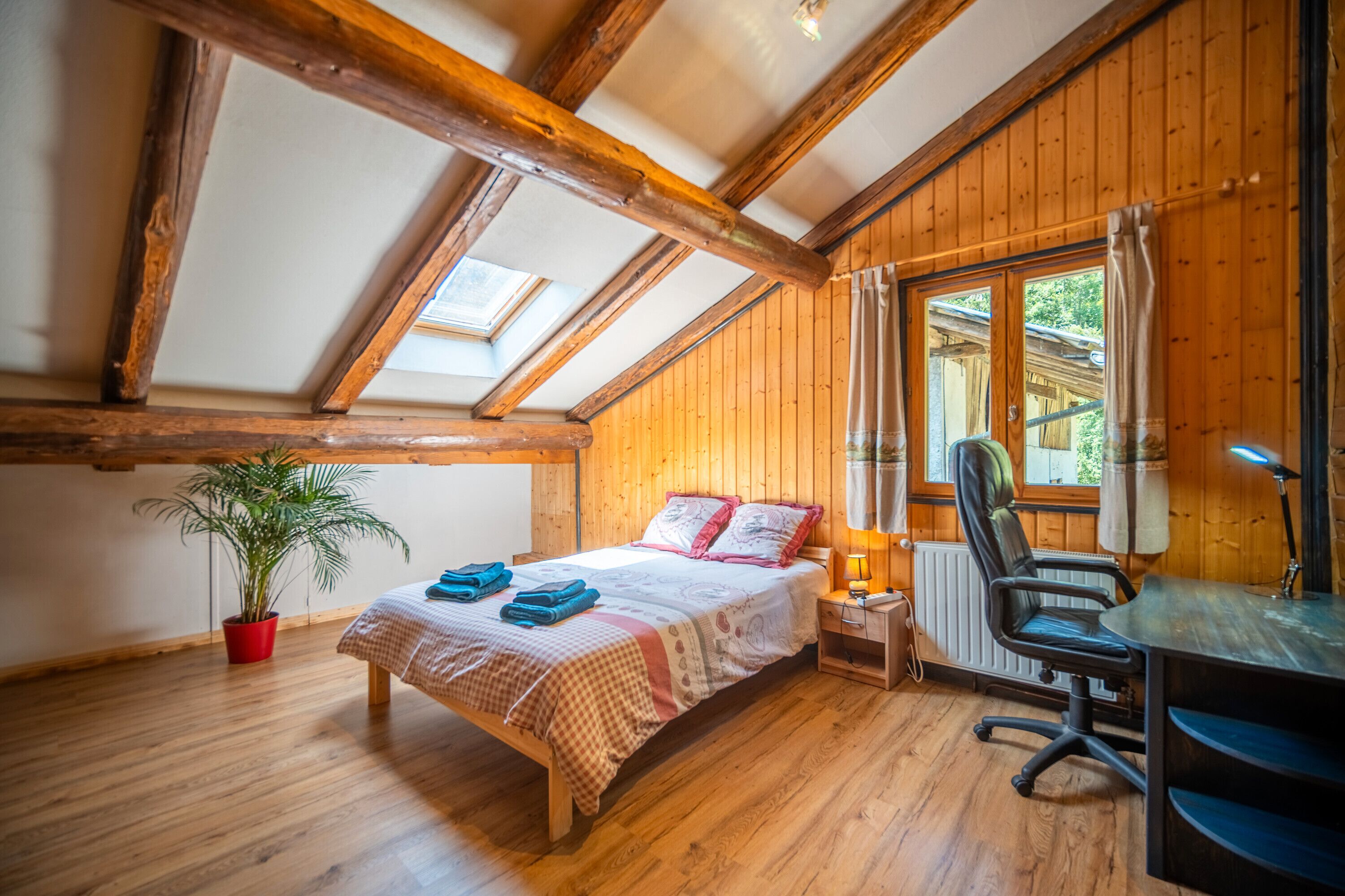 6 chambres, fer et planche à repasser, Wi-Fi