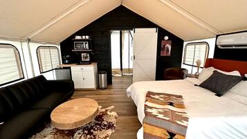 1 Schlafzimmer, Schreibtisch, WLAN, Bettwäsche