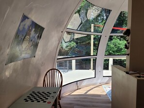 المنشأة من الداخل