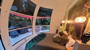 1 bedroom, WiFi, bed sheets - Fiberglass Geodesic Dome on a Hundred Acres of Private Woodlands near Lake Sinclair, Georgia (Milledgeville)