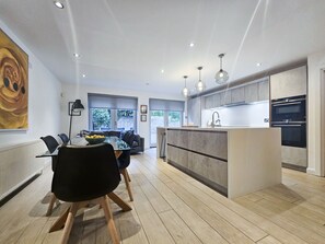 Dining - Entire Stylish 3-BR 2-Storey House + Free parking (Edinburgh)