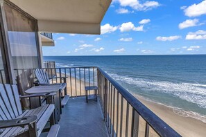 Property grounds - ☀️Oceanfront 2BR | Pools + Hot Tub | Royal Garden Resort 910☀️ (Garden City Beach)