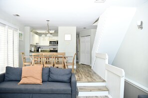 TV connectée, cheminée, lecteur de DVD