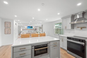 Fridge, microwave, oven, stovetop - Casa Poinsetta- 2BR in a Quiet Coastal Neighborhood by RVA. (Longboat Key)