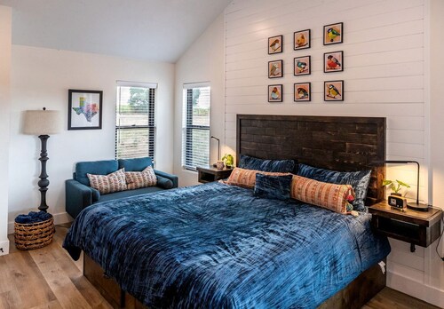 Colorful, Wheelchair Accessible Cabin for Two in Waco, Texas