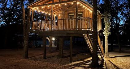 The Blue Jay Treehouse in Elm Mott, TX
