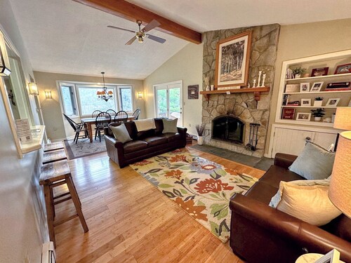 Lovely Bretton Woods Vacation Cottage on a Ski Trail