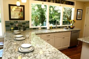 Private kitchen - Peaceful Dog-Friendly Cabin Rental with River Access for Glamping in Northern California (Guerneville)