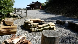 Unclassified image, 3 of 61, button - Stunning Log Cabin with Views of Mt. Mitchell near Asheville, North Carolina (Black Mountain)