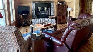 Unclassified image, 4 of 61, button - Stunning Log Cabin with Views of Mt. Mitchell near Asheville, North Carolina (Black Mountain)