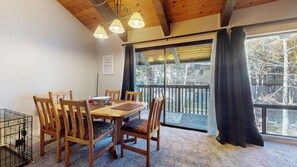 Dining - Updated Pet Friendly Home, Near Trails, Rec Center & Creek Park. Pool On-site (Mammoth Lakes)