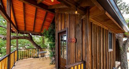 Treehouse in Waco, Texas for Romantic Glamping Escapes