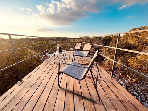 Canyon Lake Container Offering Spectacular Views of Nature From the Surrounding Porch, Near Guadalupe River in Texas