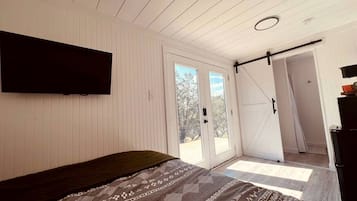 WiFi, bed sheets