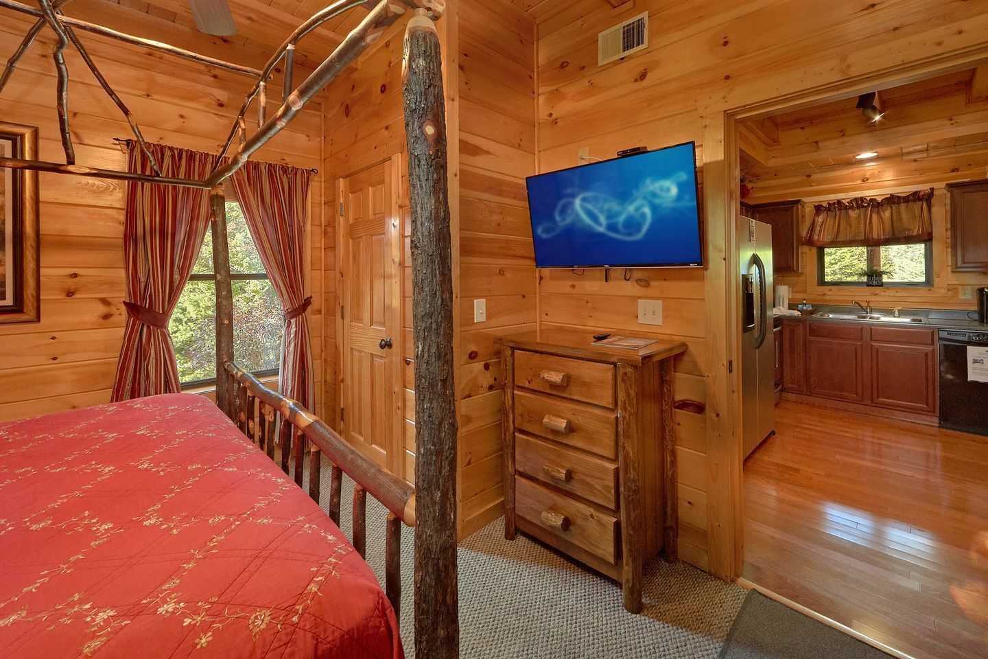 2 bedrooms, desk, iron/ironing board, WiFi