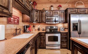 Private kitchen - Secluded Creekside Cabin Rental near Mt. Mitchell in Western North Carolina (Black Mountain)