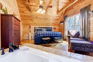4 bedrooms, desk, iron/ironing board, WiFi - Expansive Log Cabin Rental in Foothills of Blue Ridge Mountains, North Carolina (Black Mountain)