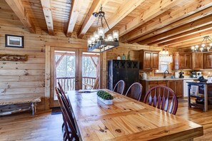 Dining - Expansive Log Cabin Rental in Foothills of Blue Ridge Mountains, North Carolina (Black Mountain)