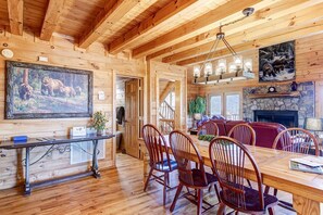 Dining - Expansive Log Cabin Rental in Foothills of Blue Ridge Mountains, North Carolina (Black Mountain)