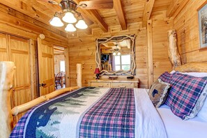 8 bedrooms, desk, iron/ironing board, WiFi - Expansive Log Cabin Rental in Foothills of Blue Ridge Mountains, North Carolina (Black Mountain)