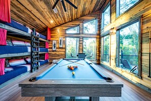 Games room - Contemporary Coziness: Gather, Reconnect, and Make Memories in Oklahoma's Finest Cabin (Hochatown)