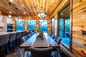 Dining - Contemporary Coziness: Gather, Reconnect, and Make Memories in Oklahoma's Finest Cabin (Hochatown)