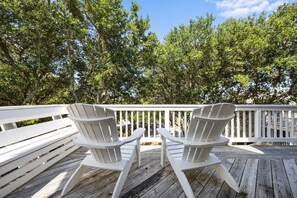 Terrace/patio - New Listing! Beach Access, Corolla Light Amenities (Corolla)