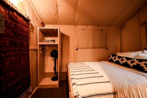 2 bedrooms, desk, WiFi, bed sheets - Stunning Safari Tent with Great Sights in San Saba, Texas (San Saba)