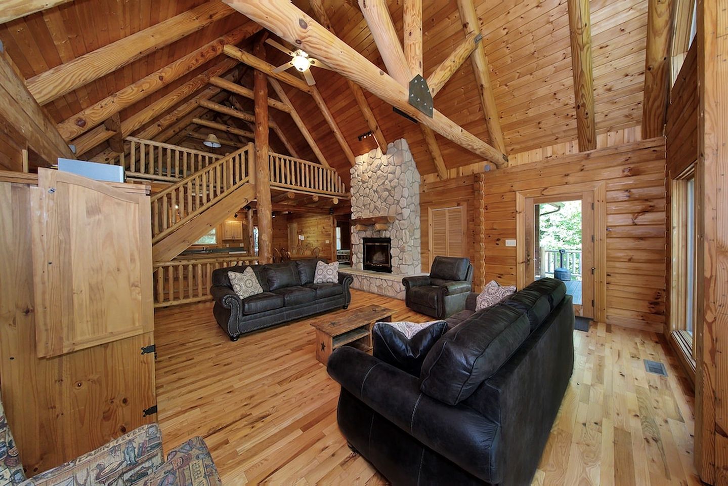 Group Spacious Cabin With Hot-tub And Picnic Areas In Ohio - Ohio
