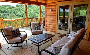 Property grounds - Serenity Awaits: Secluded Cabin Rental in Black Mountain, North Carolina (Black Mountain)