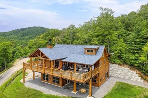 Exterior - Serenity Awaits: Secluded Cabin Rental in Black Mountain, North Carolina (Black Mountain)